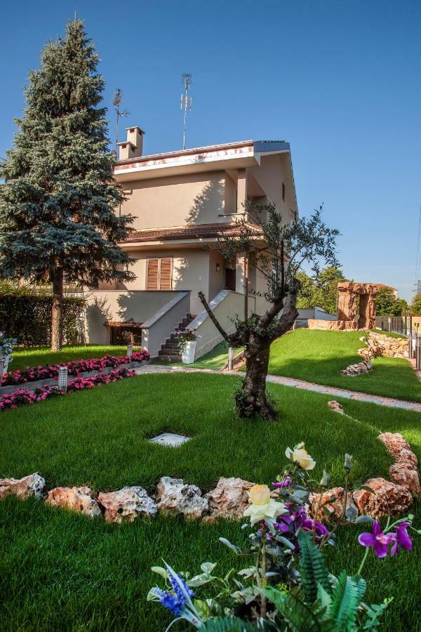 ברוגריו B&B Villa Aurora מראה חיצוני תמונה