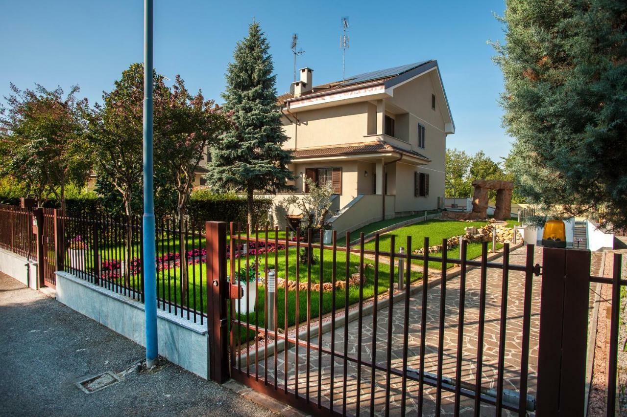 ברוגריו B&B Villa Aurora מראה חיצוני תמונה
